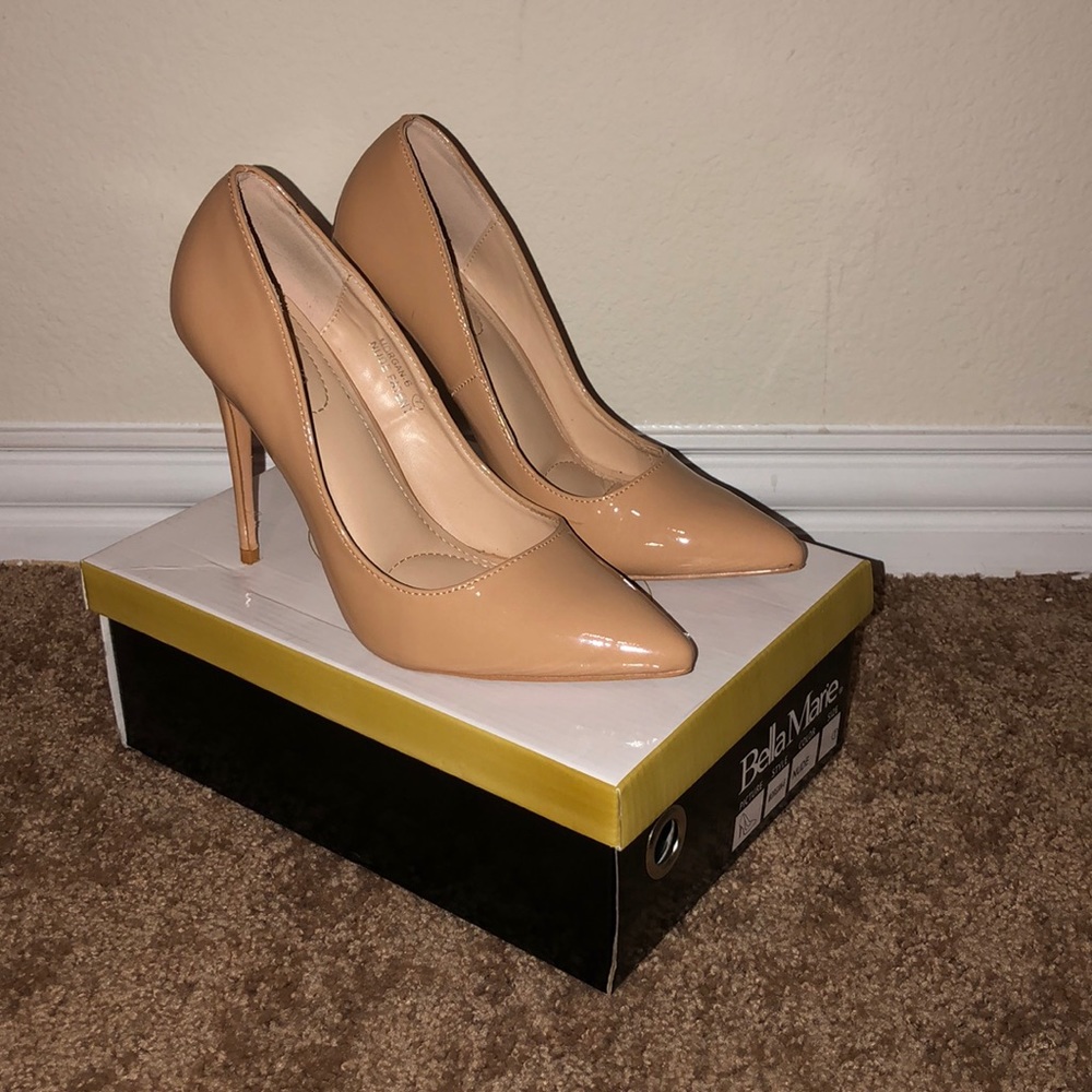 Nude Pumps